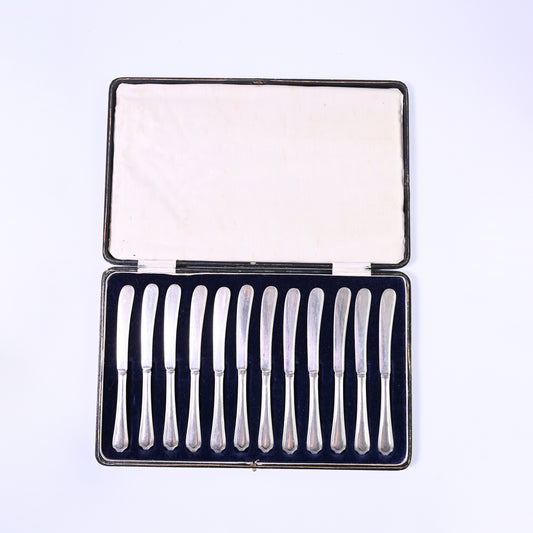 Vintage box knife set