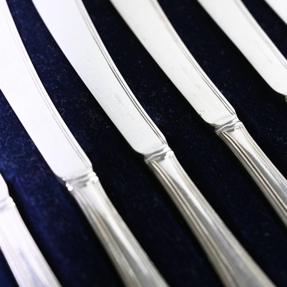 Vintage box knife set